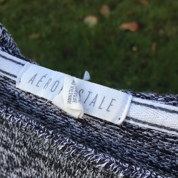 Cute slightly cropped sweater ✨ ✨ - Picture 3 of 3